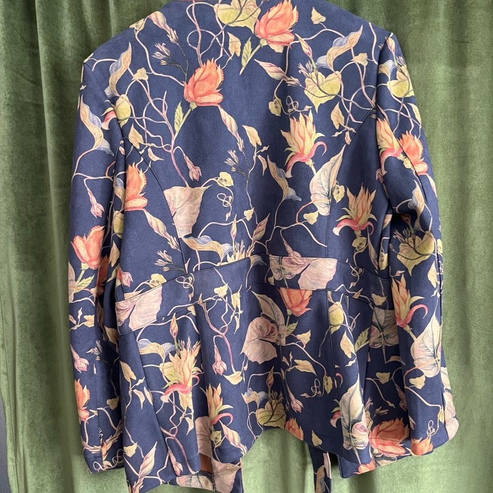 Beautiful soft jacket - Picture 3 of 3